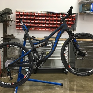 2017 Pivot Mach 4 Black