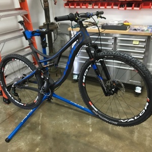 2017 Pivot Mach 4 Black