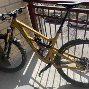 2019 Santa Cruz Hightower Yellow or Gold