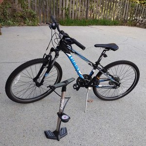 Giant Revel 3 Black and Blue