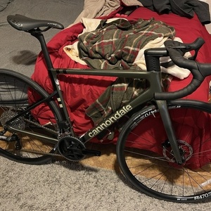 2022 Cannondale SuperSix Evo Green and Black
