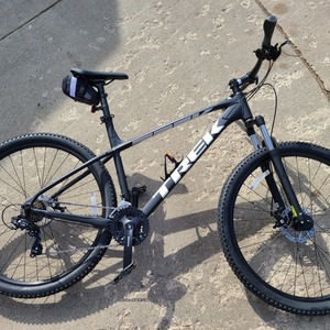 2022 Trek Marlin Black