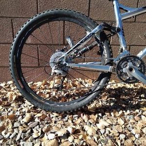2006 Specialized Epic Silver, gray or bare metal