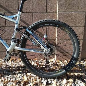 2006 Specialized Epic Silver, gray or bare metal