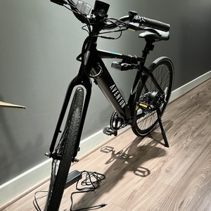 2022 Aventón Soltera Black