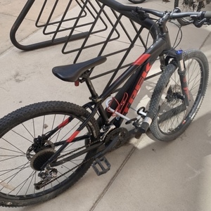 2017 Trek Marlin 7 Black and Red