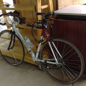 Novara Divano White, Red, and Black