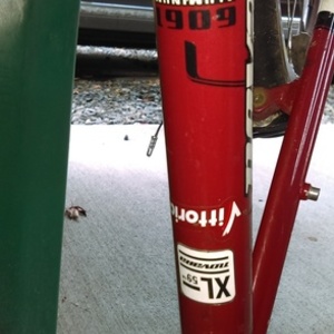 Novara Divano White, Red, and Black