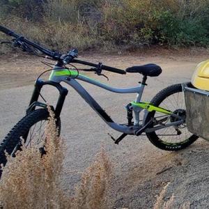 2018 Giant Trance 2 Silver, gray or bare metal