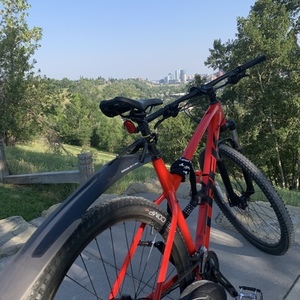 2021 Trek Marlin 6 Red and Black