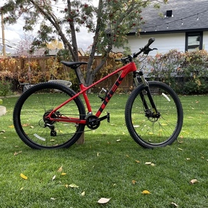 2021 Trek Marlin 6 M 29 Red
