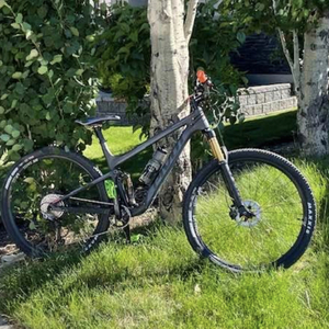 2020 Pivot Mach 4 SL Black and Silver, gray or bare metal