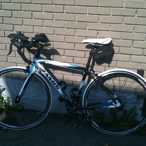 2011 Jamis Ventura Race femme 48cm White, Blue, and Black