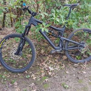 2015 Santa Cruz Nomad C - Stealth Black