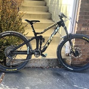 2021 Trek Remedy 8 Black