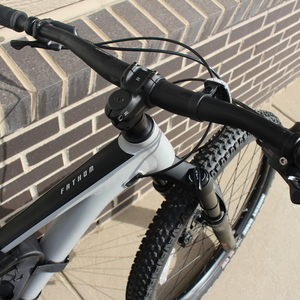 2022 Giant Fathom 2 M Silver, gray or bare metal