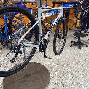 2021 Giant Revolt 2 Silver, gray or bare metal