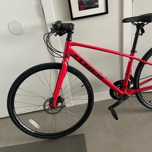 2022 Trek FX2 Red