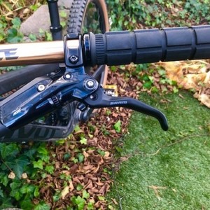 2020 Pivot MACH 6 Silver, gray or bare metal