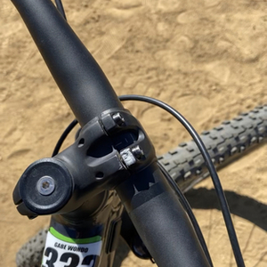 2022 Giant Stance medium size Silver, gray or bare metal