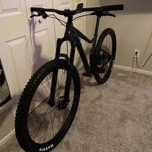 2022 Giant Stance medium size Silver, gray or bare metal