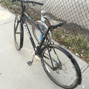 2016 Trek 7.2 FX Black, Green, and Blue