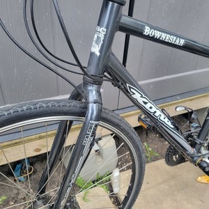 Kona Bownesian Silver, gray or bare metal and Black