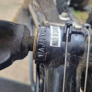 Kona Bownesian Silver, gray or bare metal and Black