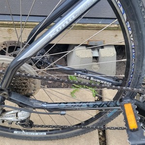 Kona Bownesian Silver, gray or bare metal and Black