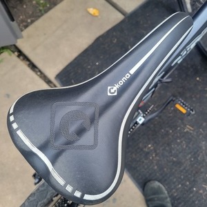 Kona Bownesian Silver, gray or bare metal and Black