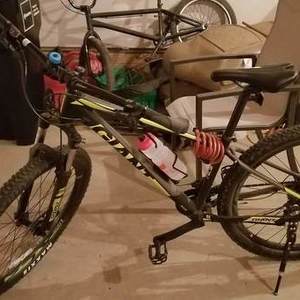 2019 Giant Talon Black and Green