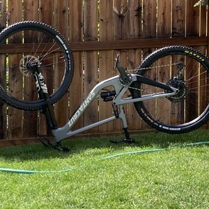 2021 Santa Cruz Hightower Carbon Silver, gray or bare metal