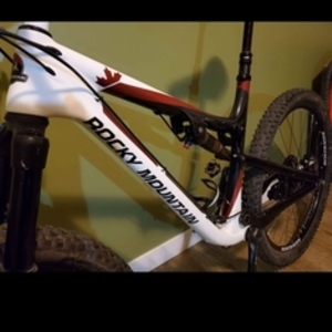 2016 Rocky Mountain Bicycles Thunderbolt799 White, Black, and Red