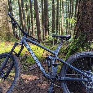 2021 Trek Remedy 8 Silver, gray or bare metal