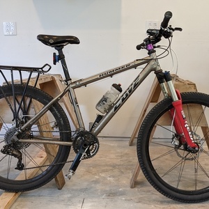 1999 Cove Hummer Silver, gray or bare metal