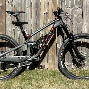 2021 Trek Slash 9.8 XT Silver, gray or bare metal