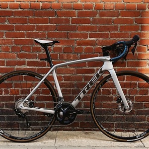 2022 Trek Émonda Silver, gray or bare metal