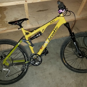 2006 Brodie Baku Yellow or Gold and Green