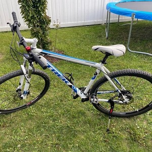 2012 Trek Mamba White and Blue