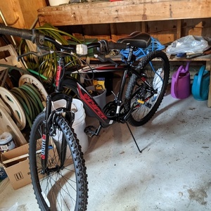 2022 Hyper 26" Boundary Trail Black and Red