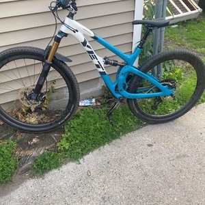 2016 Yeti SB4.5c Teal and White