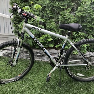 2010 Trek 820 Silver, gray or bare metal