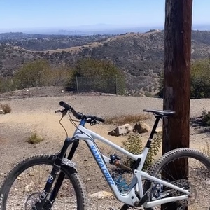 2018 Santa Cruz Hightower C White and Blue