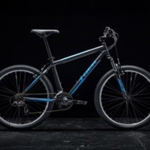 2018 Trek 820 16” Black and Blue