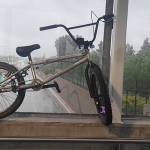 Cult Access Silver, gray or bare metal