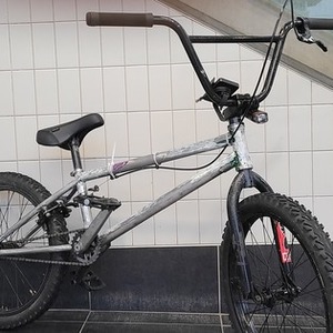 Cult Access Silver, gray or bare metal