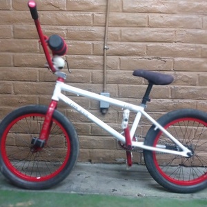 Subrosa SUBROSA Red and White