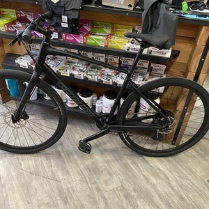 2020 Specialized Black frame boy bike Black