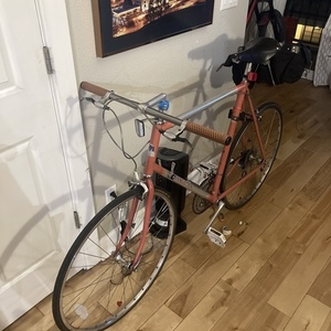 1989 Mangusta 3000 Pink and Silver, gray or bare metal