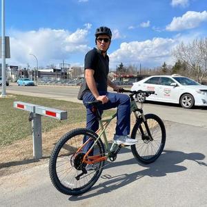 2022 GT Bicycles Avalanche Green and Orange